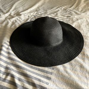 black floppy hat // pool hat